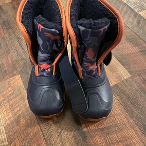 Boy snow boat
Size 11/12